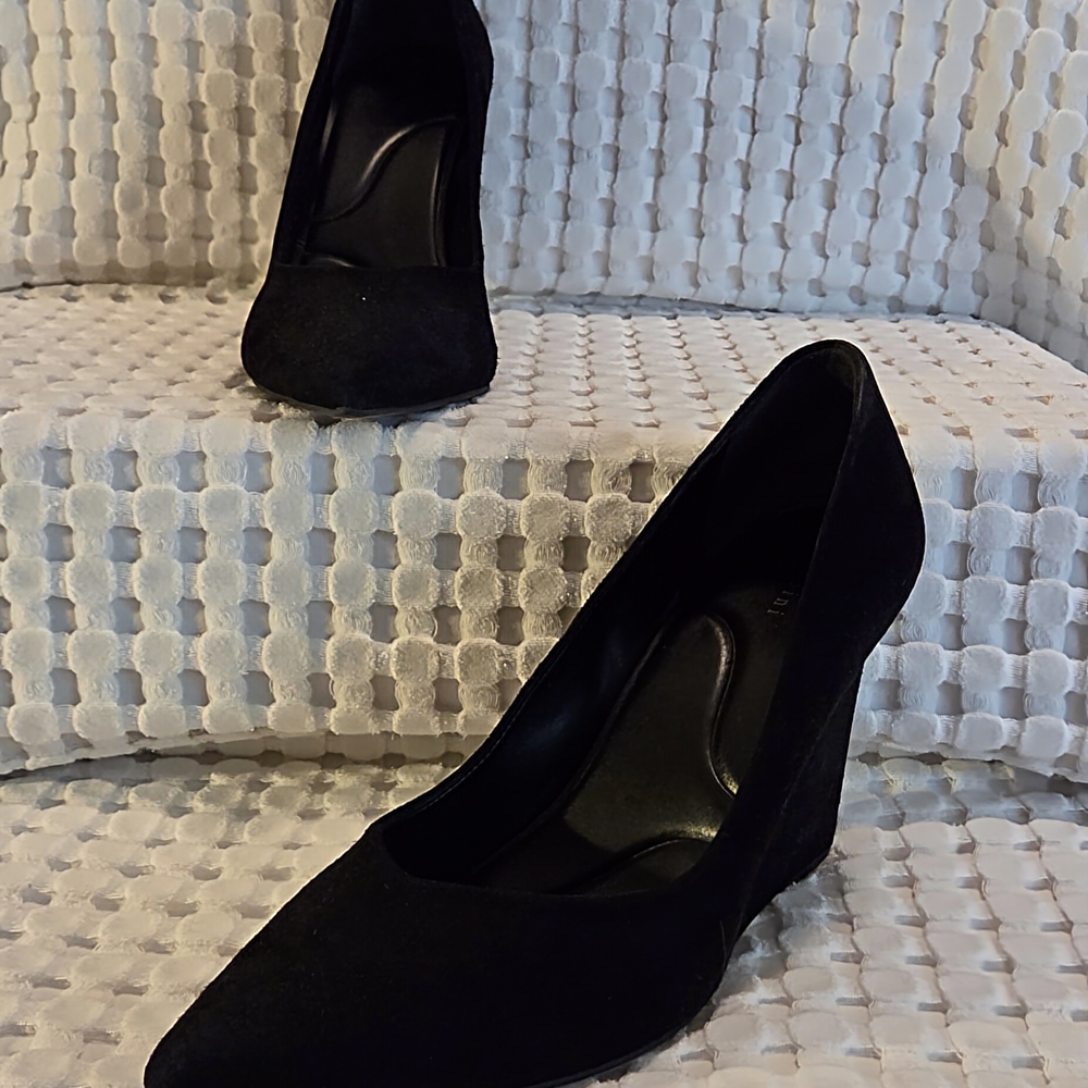 Gianni Bini 4" Black Suede Heels